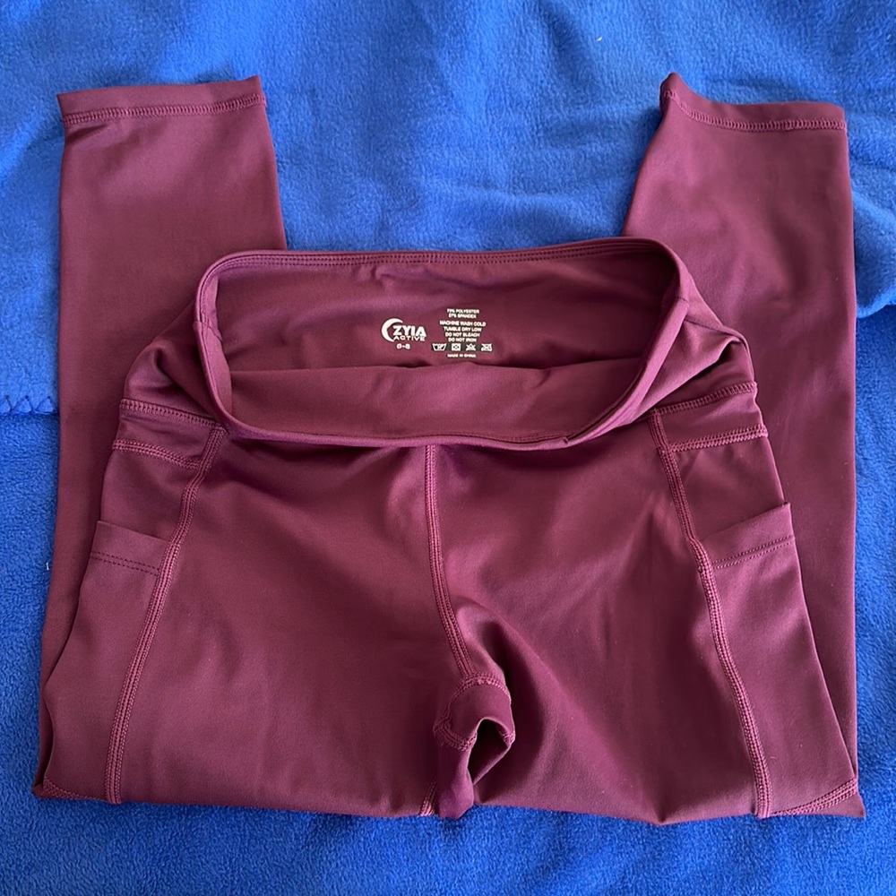 Plum Zyia size 6-8 light n tight leggings